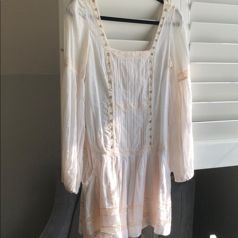 LaRok long sleeve lace dress